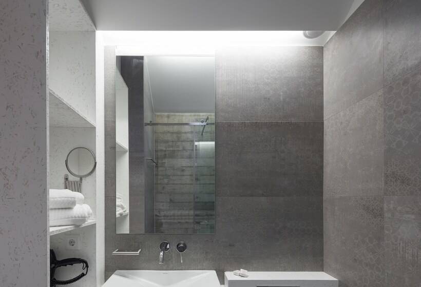 7g Roaster Apartments