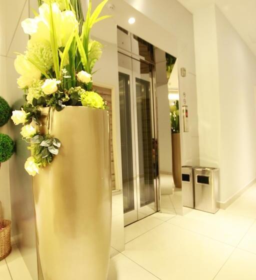 Отель 99 Pusat Bandar Puchong