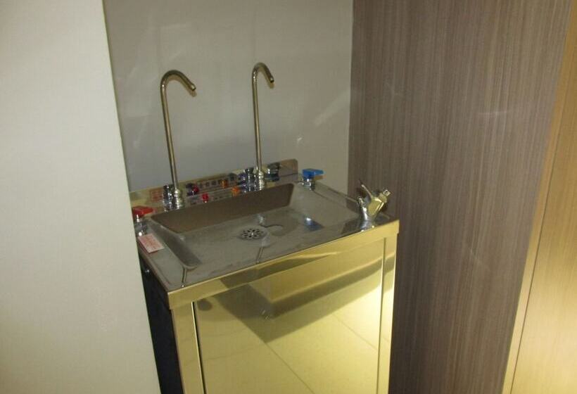 Отель 99 Pusat Bandar Puchong