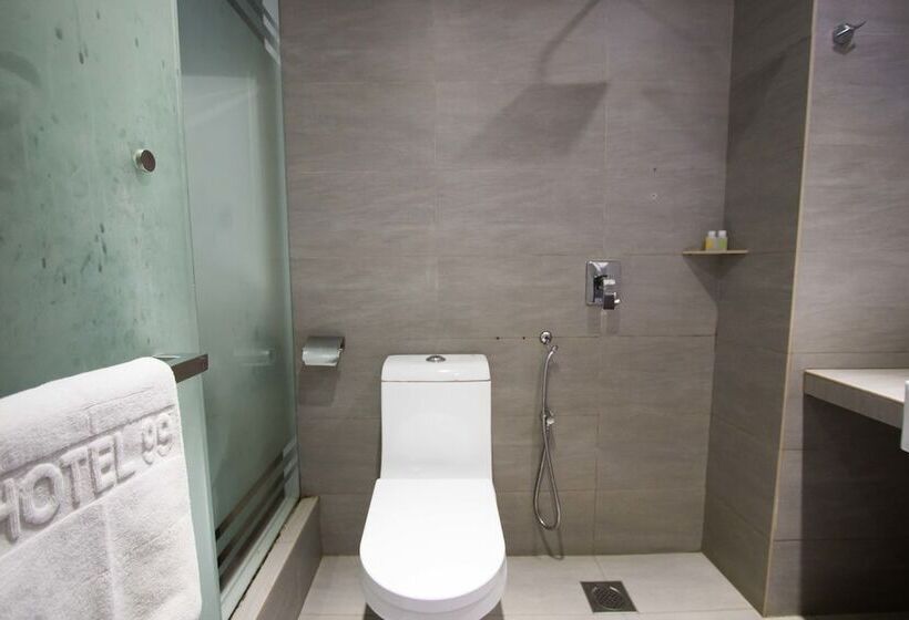 Отель 99 Pusat Bandar Puchong