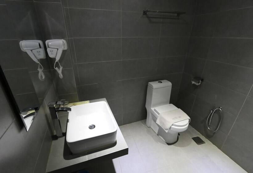 Отель 99 Pusat Bandar Puchong