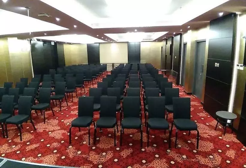 Carnelian By Glory Bower Hotels