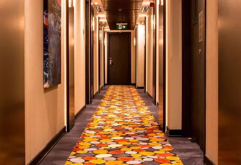 Carnelian By Glory Bower Hotels