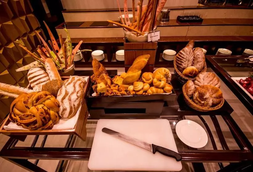 Carnelian By Glory Bower Hotels