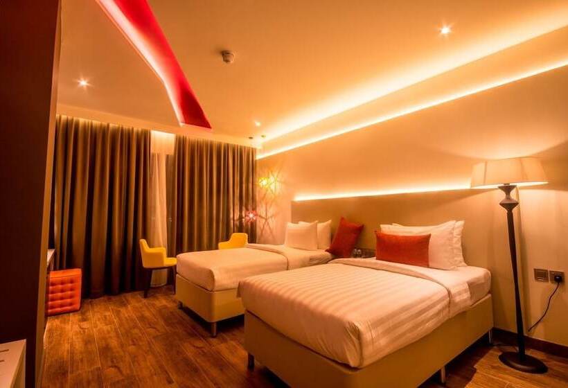 Carnelian By Glory Bower Hotels