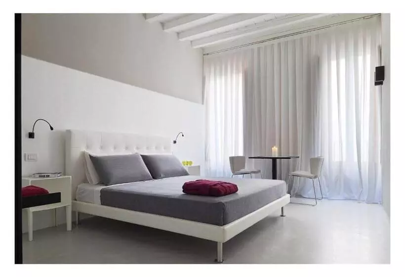 هتل Casa De' Coronari