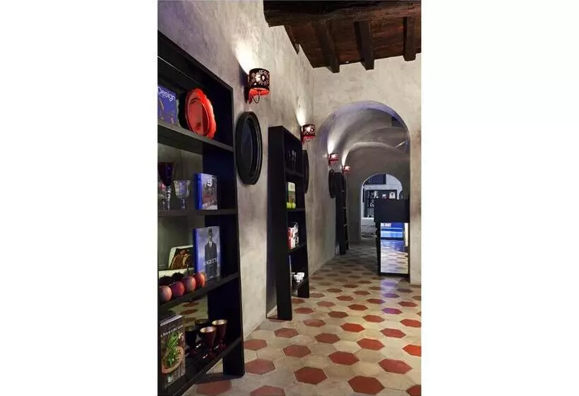 هتل Casa De' Coronari