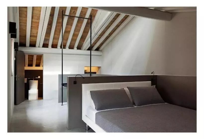 هتل Casa De' Coronari
