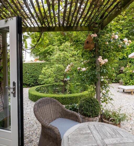 בית מלון כפרי De Roos Leeuwarden