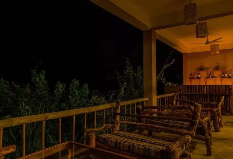 هتل Into The Wild Eco Resort