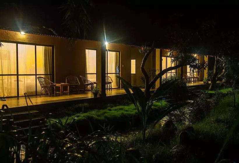 هتل Into The Wild Eco Resort