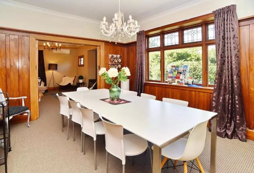 هتل Racecourse Villa - Christchurch Holiday Homes
