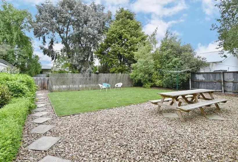 هتل Racecourse Villa - Christchurch Holiday Homes