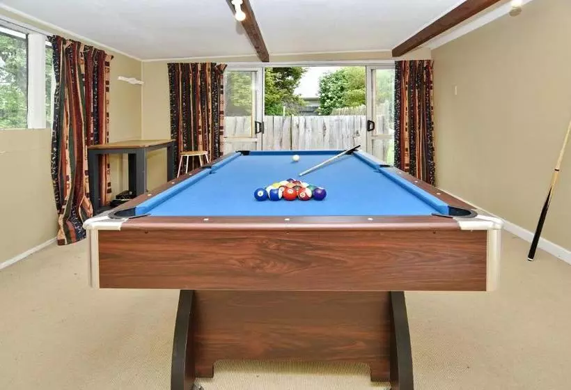 هتل Racecourse Villa - Christchurch Holiday Homes