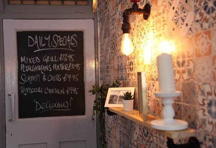 Отель The Moseley Arms