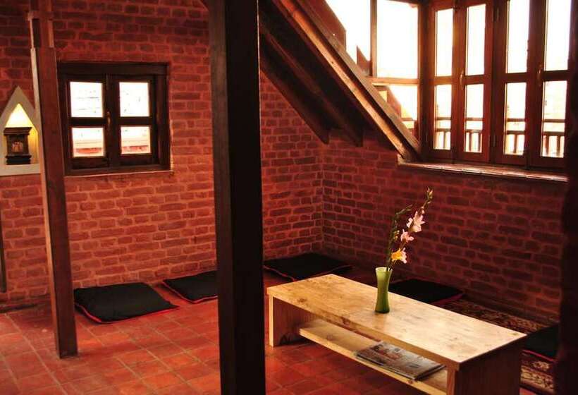 هتل Yamba Traditional Home