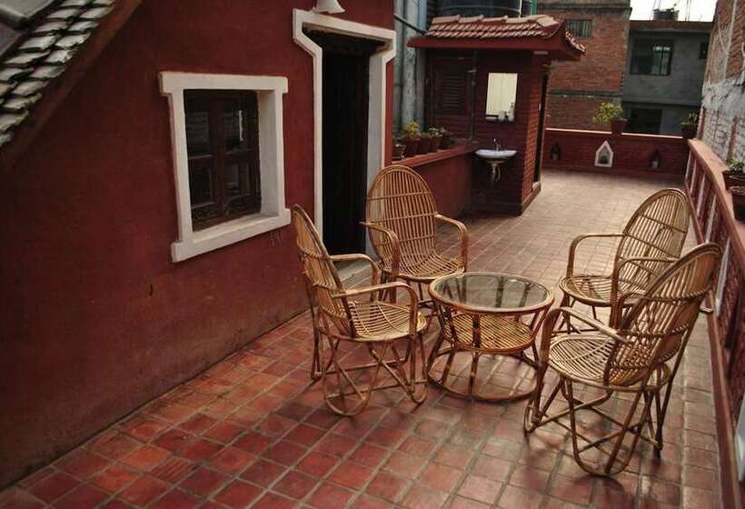 هتل Yamba Traditional Home