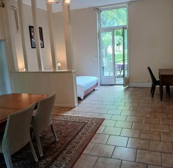 ベッドアンドブレックファースト Château De Maucouvent   Le Cottage