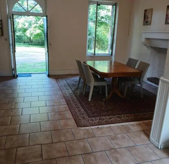 ベッドアンドブレックファースト Château De Maucouvent   Le Cottage
