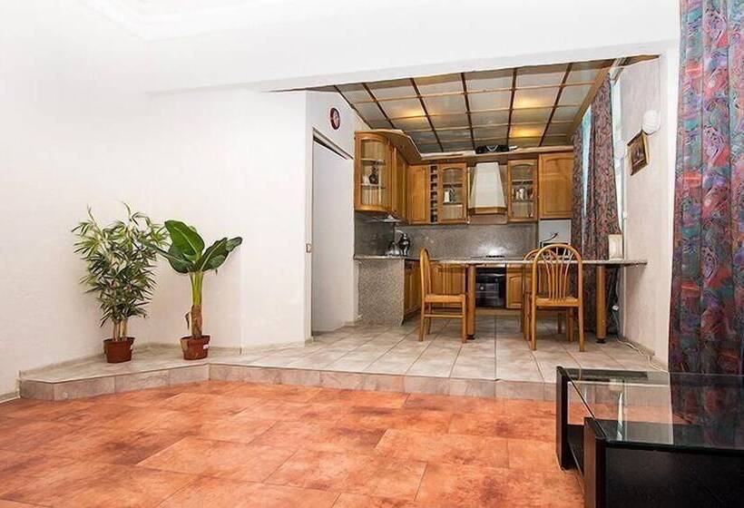 בית מלון כפרי Apartlux Belorusskaya Suite