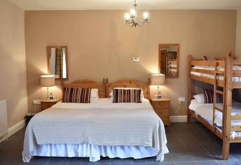 בית מלון כפרי At The Farmhouse Hunters Hall