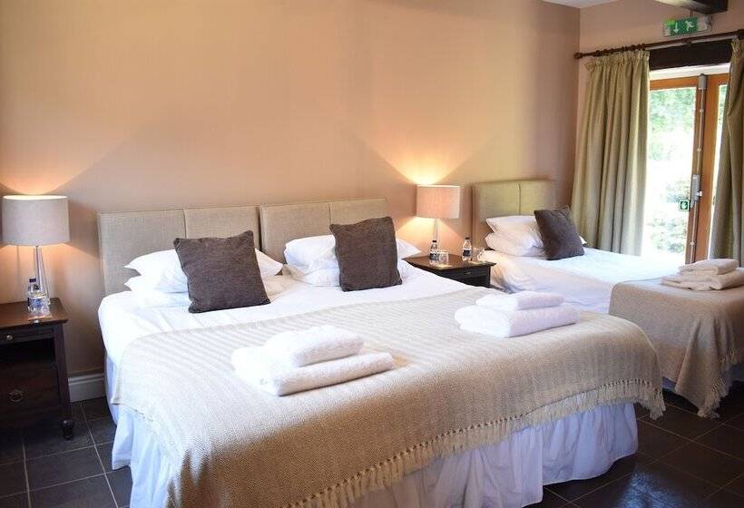 בית מלון כפרי At The Farmhouse Hunters Hall