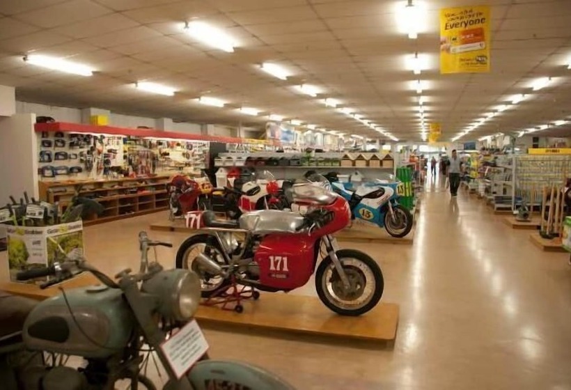 בית מלון כפרי Central City Camping Park