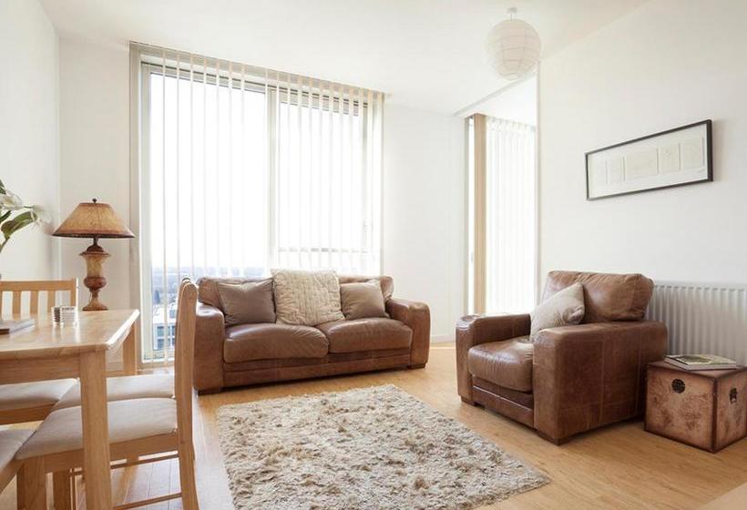 בית מלון כפרי City Stay Apartments The Hub