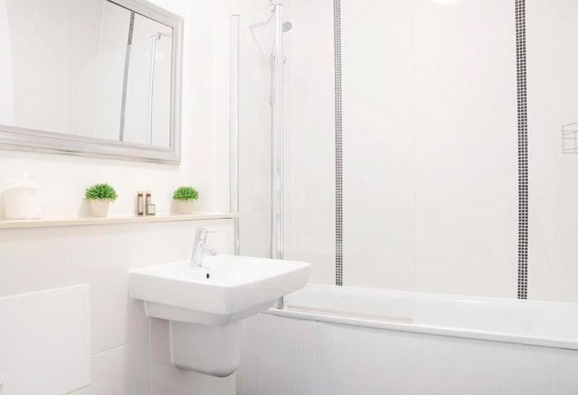 בית מלון כפרי City Stay Apartments The Hub