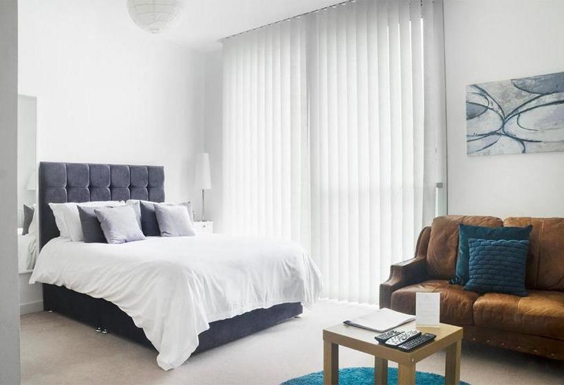 בית מלון כפרי City Stay Apartments The Hub