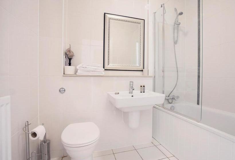 בית מלון כפרי City Stay Apartments The Hub