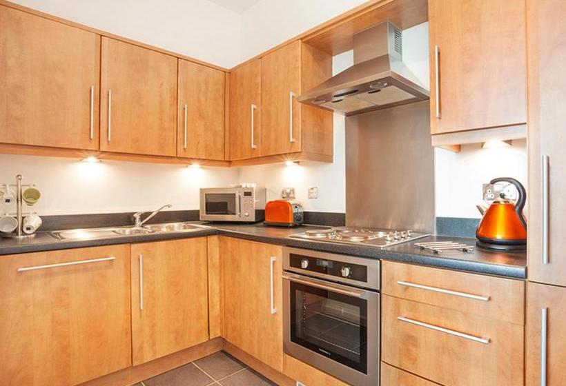 בית מלון כפרי City Stay Apartments The Hub