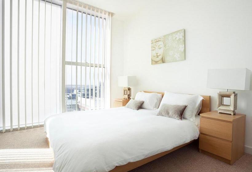 בית מלון כפרי City Stay Apartments The Hub