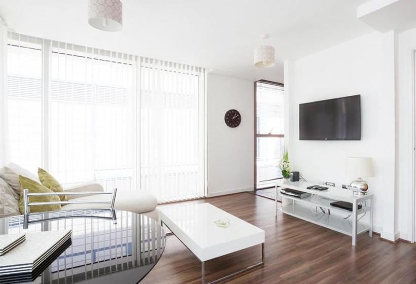 בית מלון כפרי City Stay Apartments The Hub