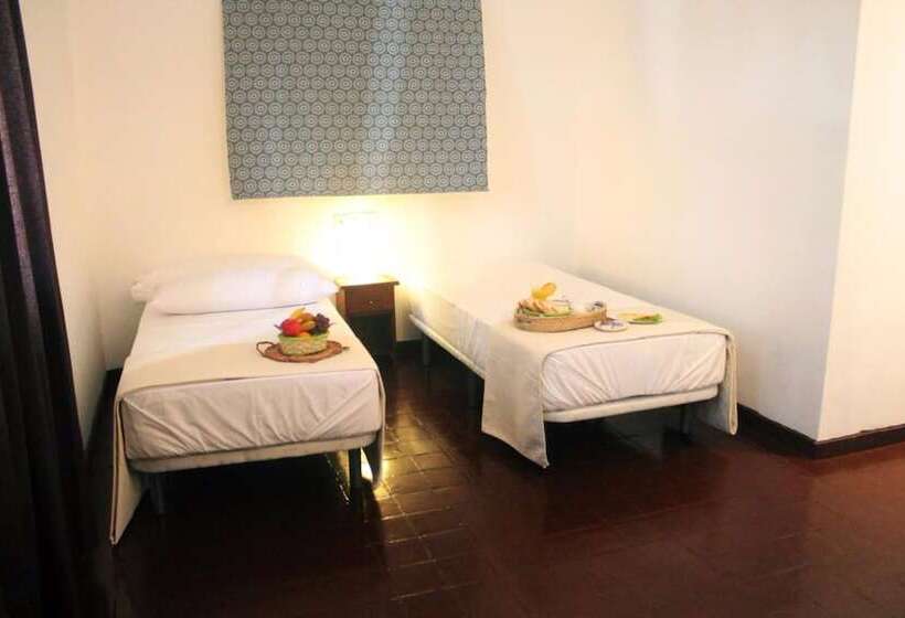 Hotell Coral Seas Beach Hikkaduwa