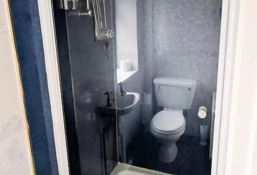 ホテル 4 Bedroom House At Fern Lodge Preston Serviced Accommodation   Free Wifi & Parking