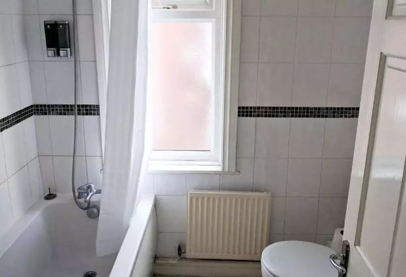 ホテル 4 Bedroom House At Fern Lodge Preston Serviced Accommodation   Free Wifi & Parking