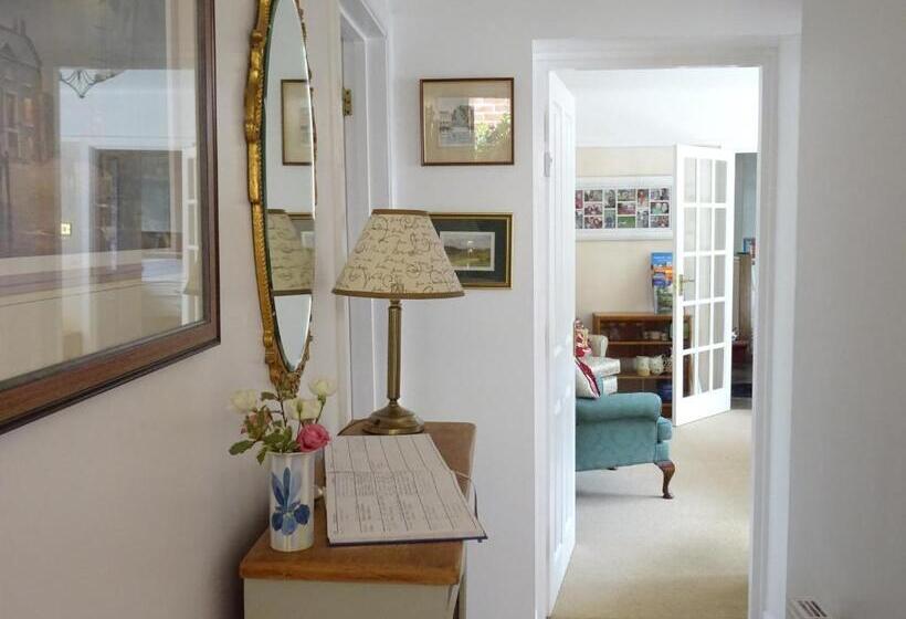 Отель Honey Lodge