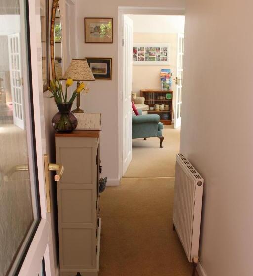 Отель Honey Lodge