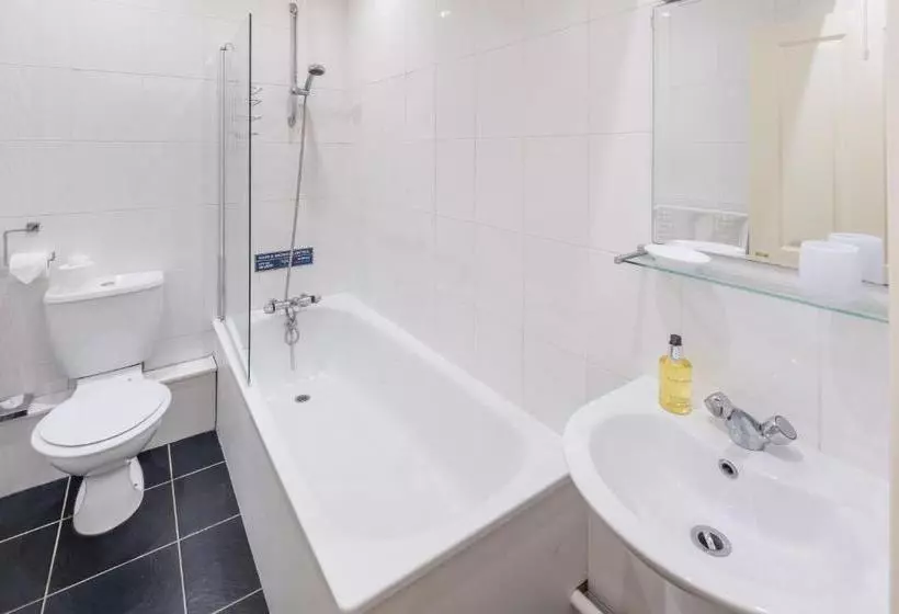 Hotelli Luccombe Villa Holiday Apartments