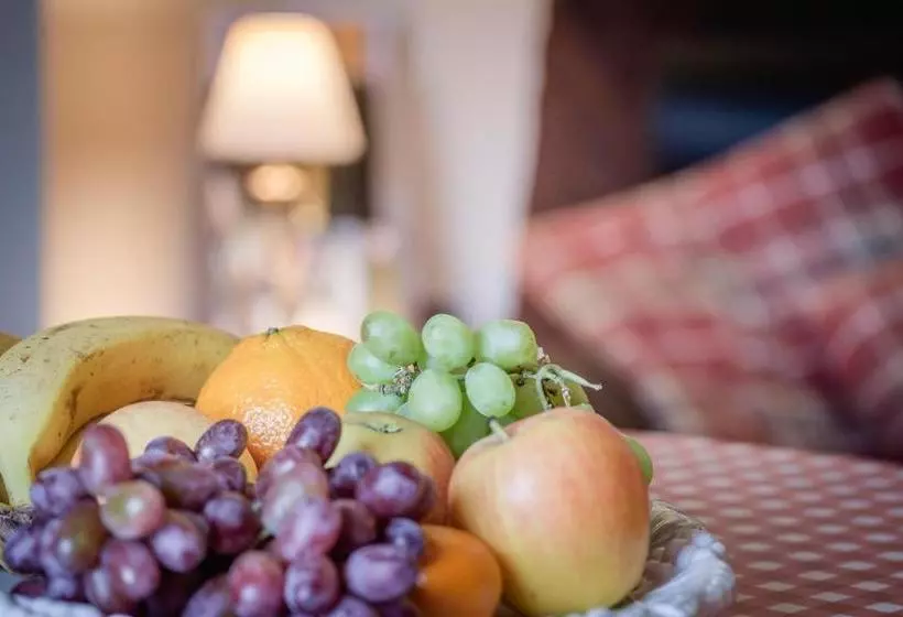 Hotelli Luccombe Villa Holiday Apartments