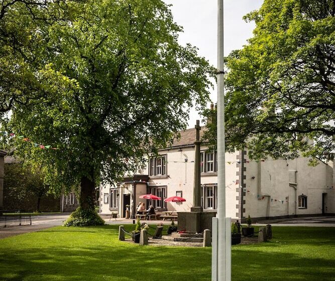 Отель Maypole Inn