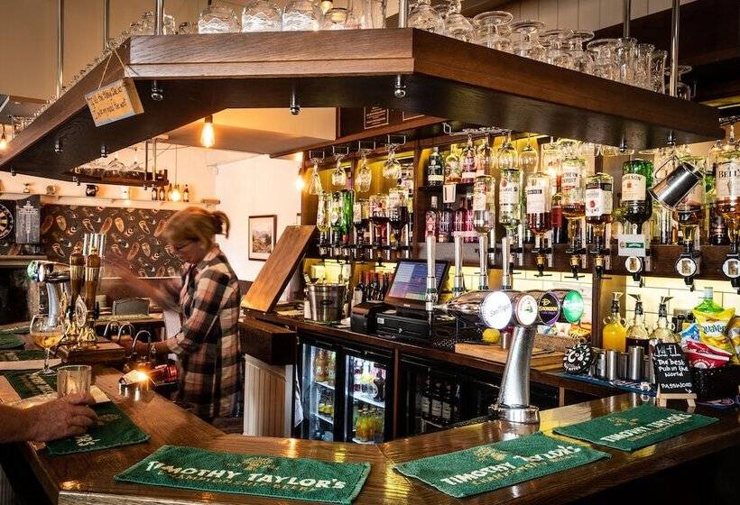 Отель Maypole Inn