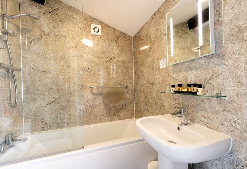 Отель Maypole Inn