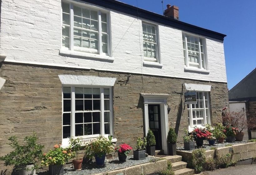 Hotel Old Embassy House