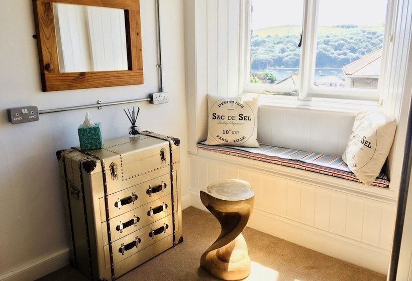 Hotel Old Embassy House