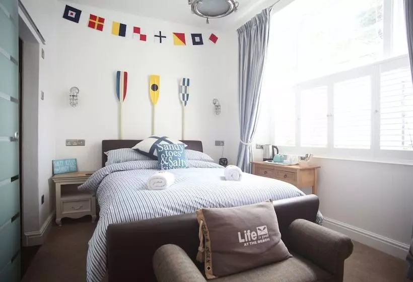 Hotel Old Embassy House