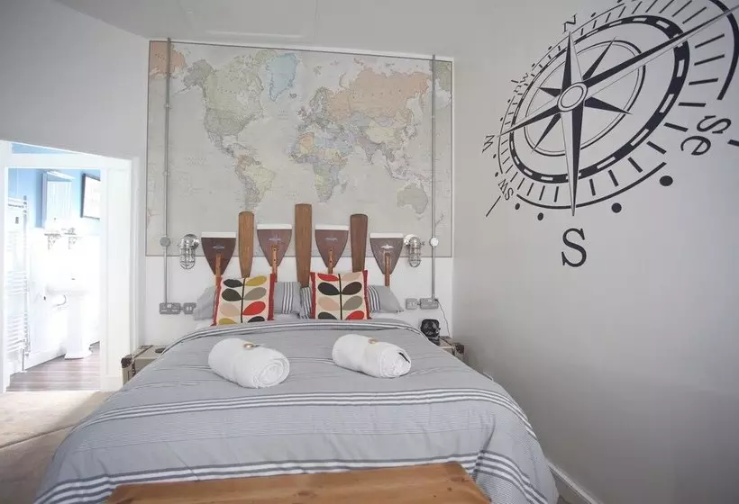 Hotel Old Embassy House