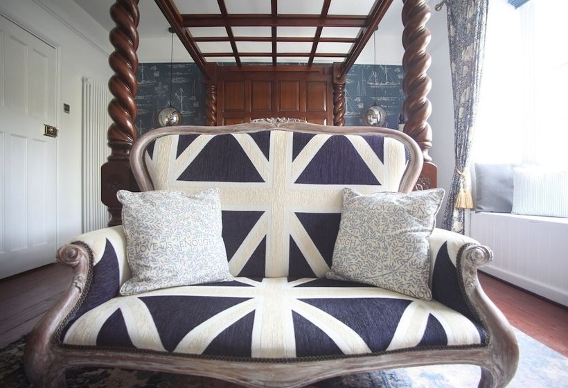 Hotel Old Embassy House