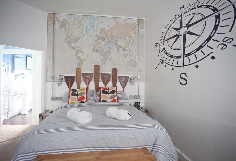 Hotel Old Embassy House